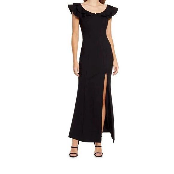 Elliatt Black Raja Dress with tiered ruffles and slit.Women’s Large NEW Gown.